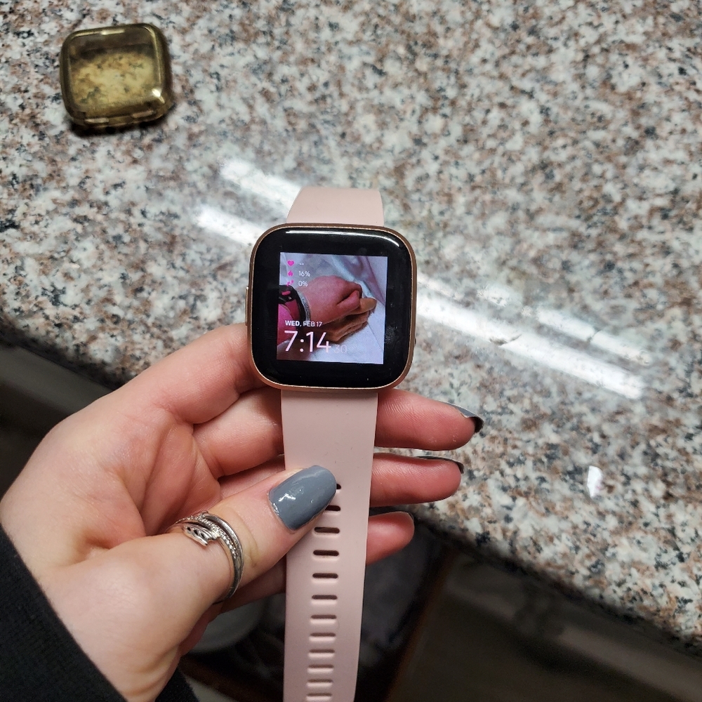 Rose gold pink versa 2. Everything works